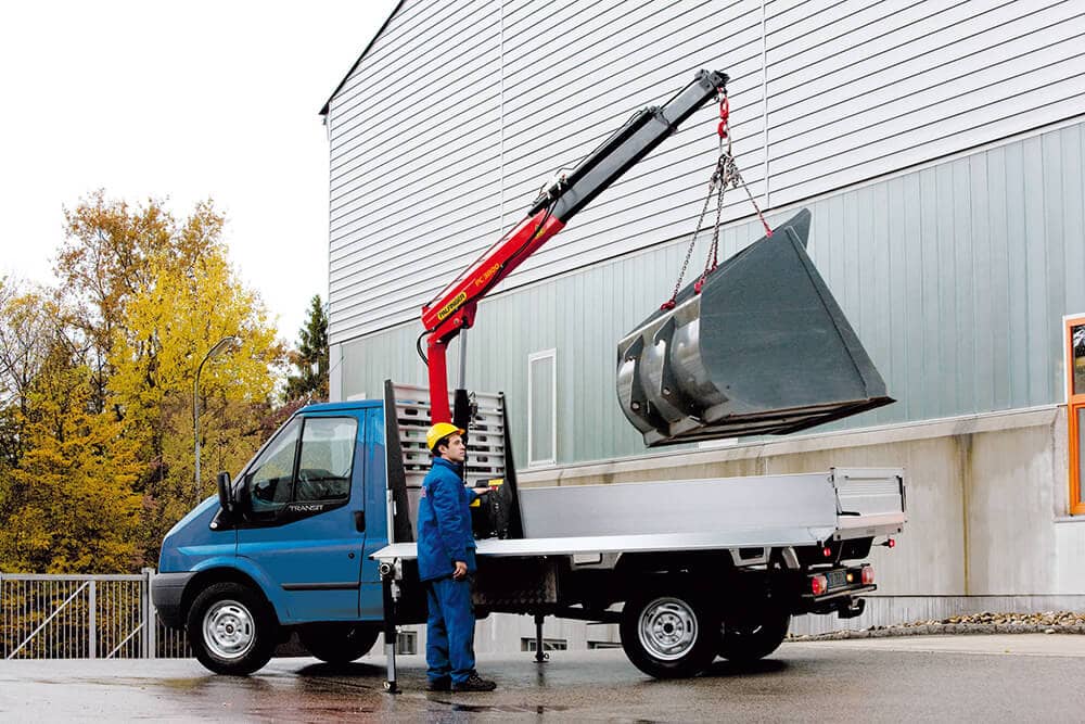 Grue de manutention compacte pour véhicule léger